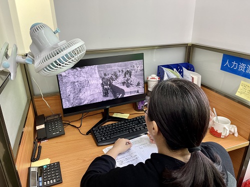 何婷婷.jpg